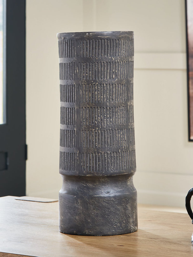 Beninworth Vase - Sims Furniture