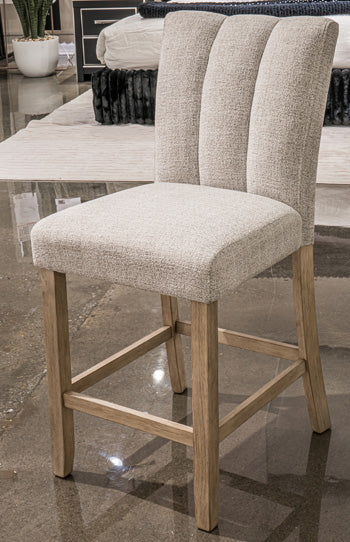 Larawyn Counter Height Barstool - Sims Furniture